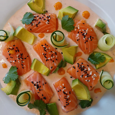 Tiradito nikkei de salmón